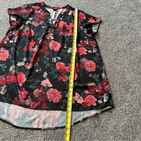 TORRID 00 0X XL Red Pink Floral Harper Tunic Top R $59 - Picture 2 of 10